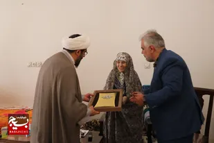 دیدار مسئول دفتر نمایندگی ولی فقیه در سپاه زنجان با خانواده معلم شهید فرید دارایی