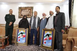 دیدار مسئولان شاهرود با خانواده شهدای روحانی+ تصاویر