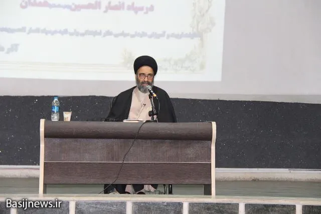 دشمنان با تمام توان برای آندلسه کردن و انقطاع کشور ما از مهدویت به میدان آمده‌اند
