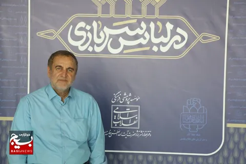 بازدید معاون بین الملل سازمان بسیج مستضعفین از نمایشگاه «در لباس سربازی»