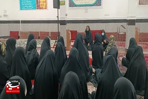 مسئولین و مردم برای روشنگری و ایستادگی در مقابل فرعونیان زمان، باید پرچم آرمان‌خواهی و مطالبه‌گری را فریاد بزنند