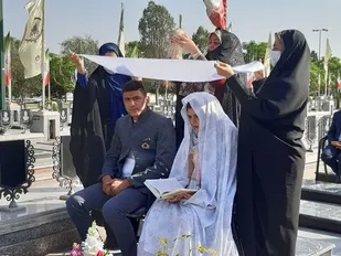 پیوند آسمانی زوج جوان کاشانی در کنار مزار شهید مدافع سلامت