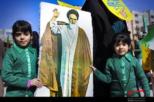 حضورکودکان در مراسم راهپیمایی22بهمن استان کرمان