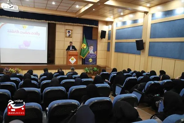 بانوان نقش محوری در عرصه‌های مختلف در خانواده و جامعه دارند