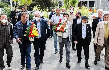 تجلیل جمعی از هنرمندان بسیجی از کادر درمان بیمارستان بقیه‌الله الاعظم (عج)