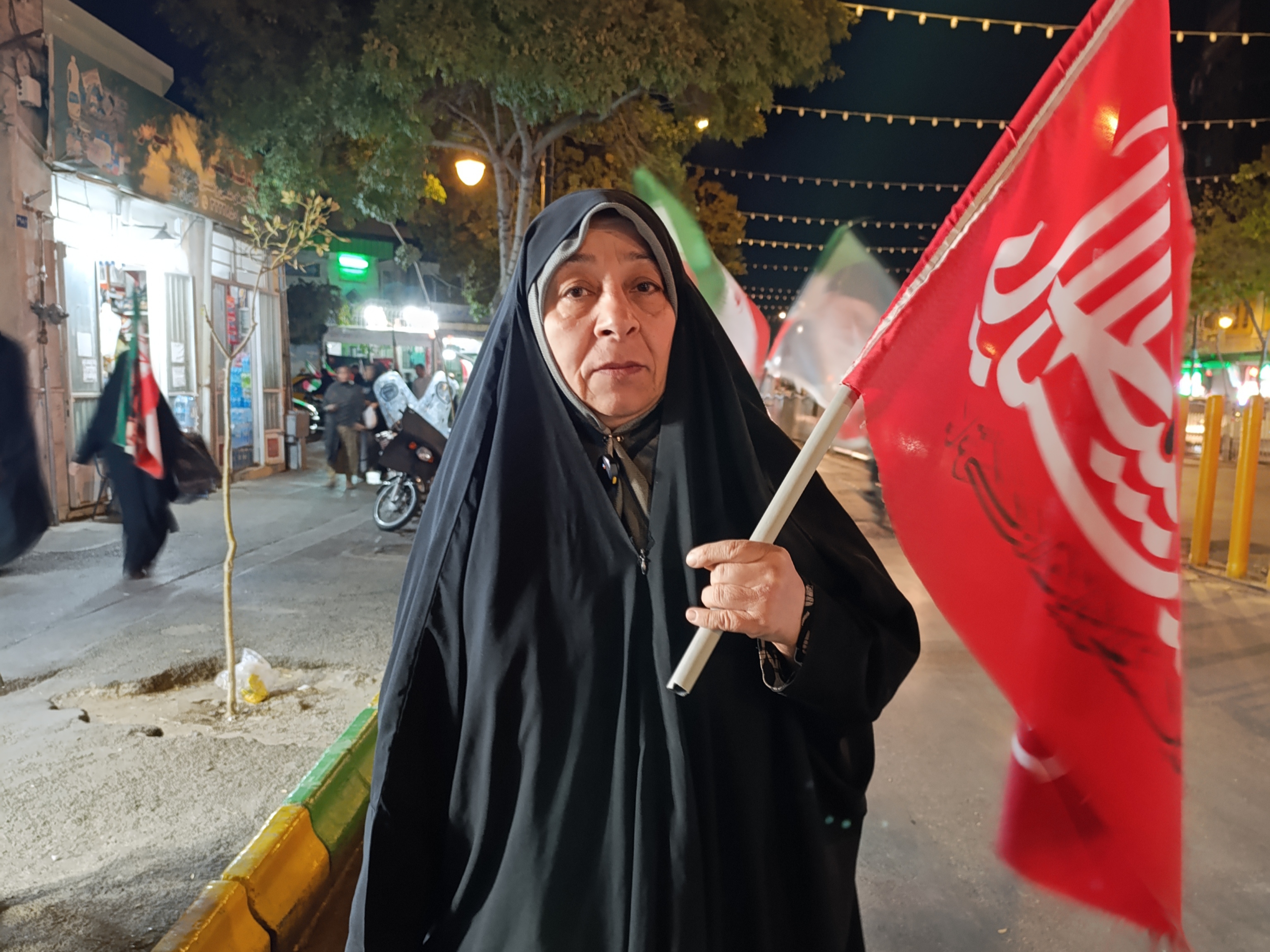 زنجیره بزرگ انسانی مشهد؛ روایت شهروندان از همبستگی، حمایت و ایستادگی