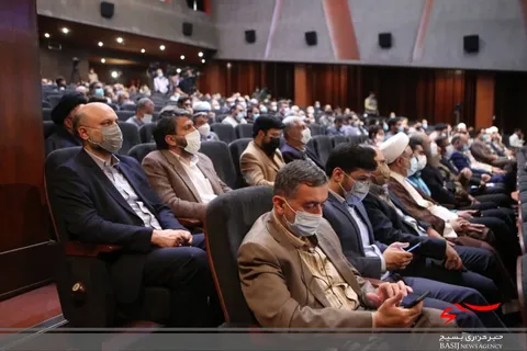 نشست صمیمی فعالان فرهنگی و اجتماعی با شهردار تهران