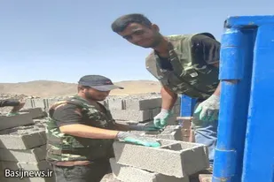 احداث دیوار دور مخزن آب در روستای عشاق ملایر توسط گروه جهادی بسیجیان
