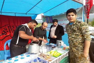 تصاویر/ایستگاه صلواتی به مناسبت میلاد 3 علمدار کربلا در روستای نوده ملک