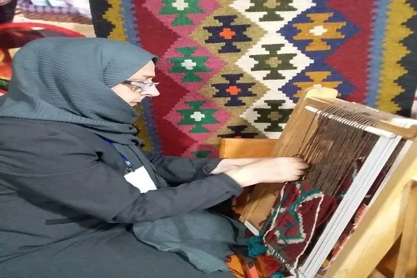 پشتکار و خلاقیت اسرار موفقیت در عرصه صنایع دستی است