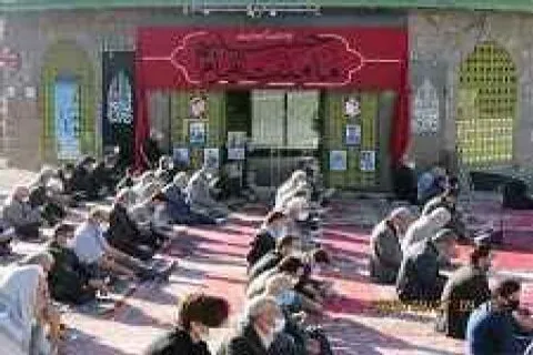 قرائت زیارت عاشورا در گلزار شهدای گمنام ناحیه زنجان در هفته دفاع مقدس + تصاویر