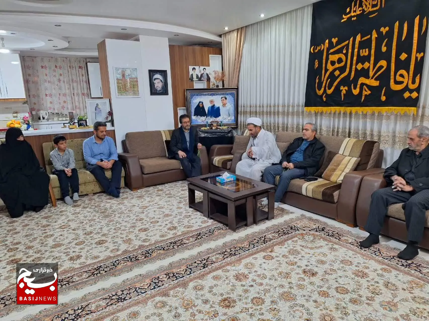 دیدار بسیجیان قمی با خانواده شهیدمحمد صالحه و شهیده‌زهرا حسنی