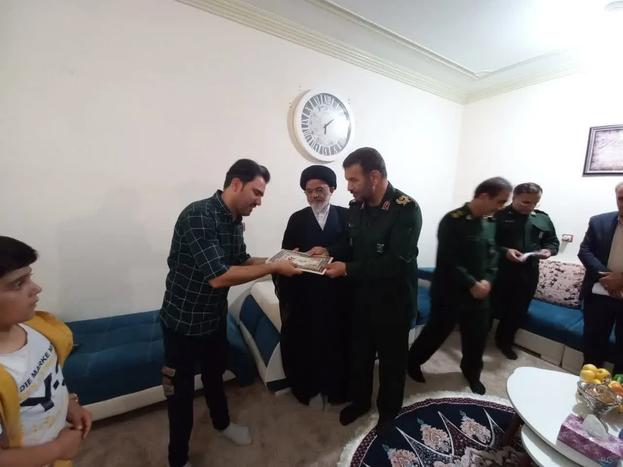 دیدار سردار کریمیان جانشین سپاه امیر المومنین(ع) استان  با خانواده شهدا و جانبازان دهلران
