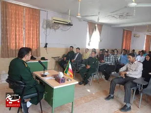 نشست بصیرتی و تبیینی فرمانده سپاه ناحیه سپاه قشم با مدیران مدارس بخش شهاب و حرا

&nbsp;
