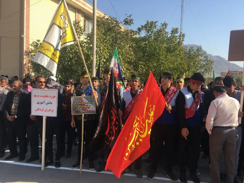 حضور فعال دانش آموزان در برنامه های هفته دفاع مقدس