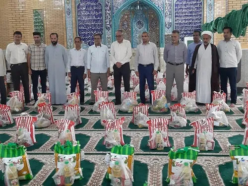 تهیه توزیع۲۱۰بسته معیشتی  توسط بسیج درمیناب