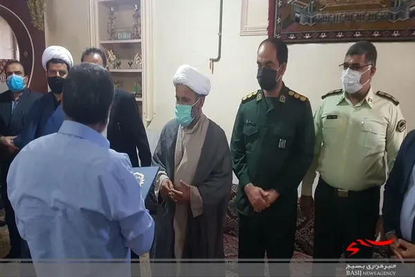 دیدار مسئولان شهرستان هامون با خانواده شهید مطهری نژاد