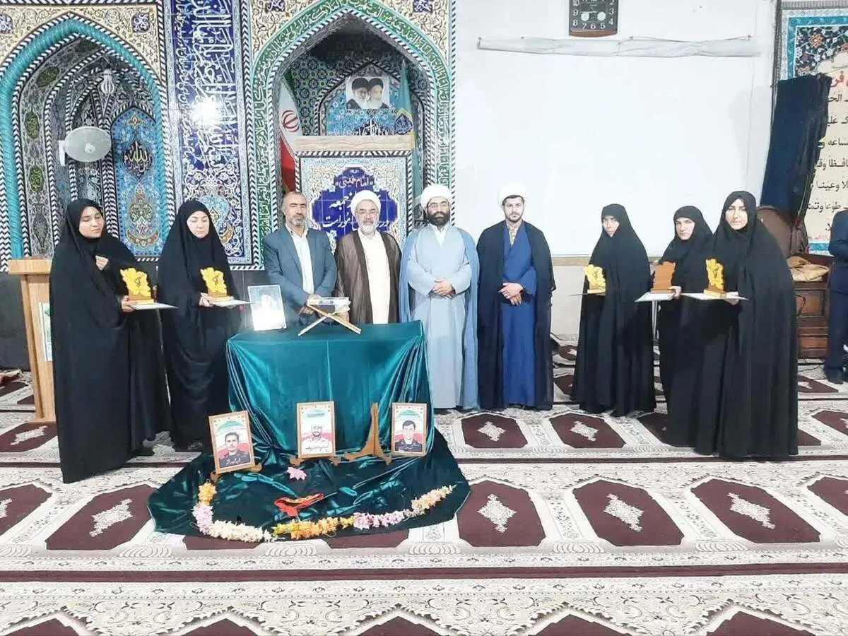 تجلیل از ۳۷ فعال فرهنگی و عقیدتی سیاسی رومشکان با حضور حجت‌الاسلام والمسلمین مفید