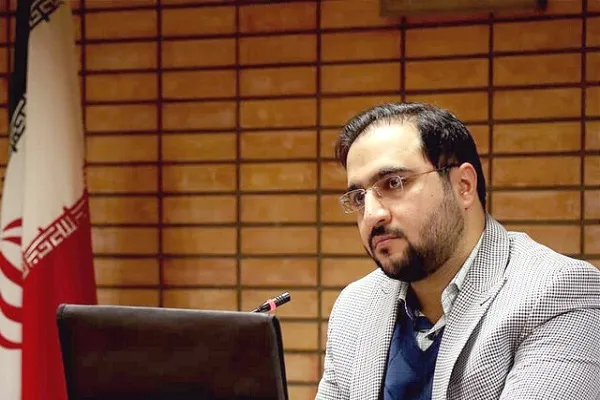تابت آیات قرآنی توسط جمعی از خوشنویسان در مسجد نصیر الملک