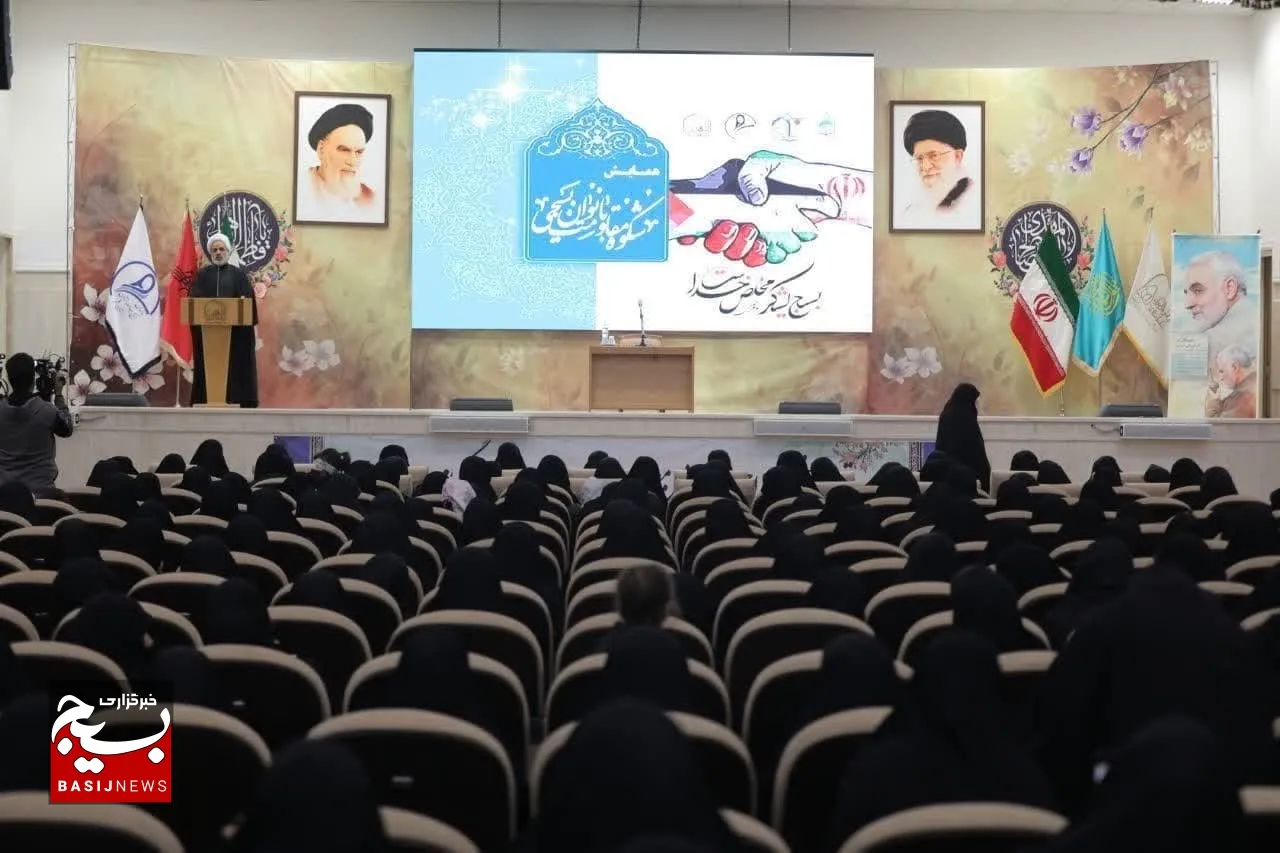 همایش شکوه مقاومت بانوان بسیجی استان قم برگزار شد