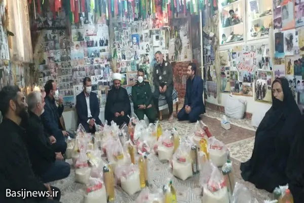توزیع ۱۰۰ بسته معیشتی توسط  بسیجیان پایگاه عفاف بهار