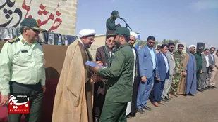 تجلیل از پاسداران نمونه در مراسم صبحگاه مشترک