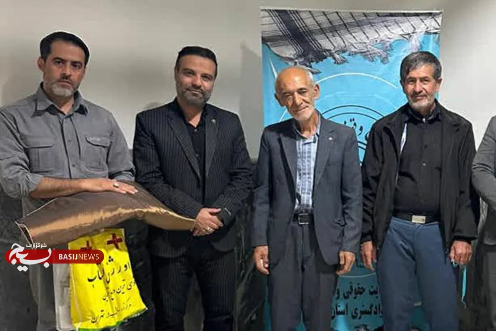 دیدار مسئولان دفتر حمایت حقوقی و قضایی ایثارگران همدان با خانواده شهدا