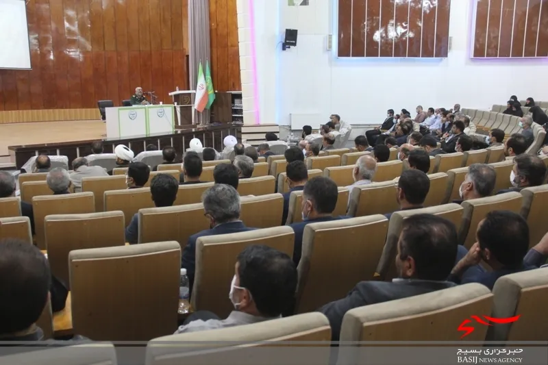 گرامیداشت شهدا برای الگوگیری از آنهاست