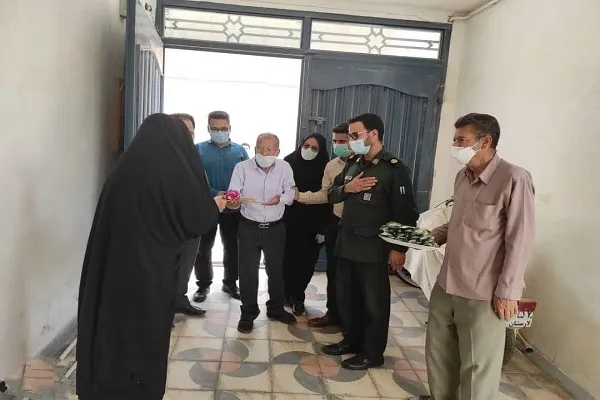 از ۱۵ خانواده شهید قشر کارگری لارستان تجلیل شد