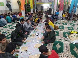 برپایی سفره افطار و بازدید از مراسم معنوی اعتکاف دانش آموزی توسط رزمندگان گردان ۱۱۹ حضرت امام حسین (علیه السلام)