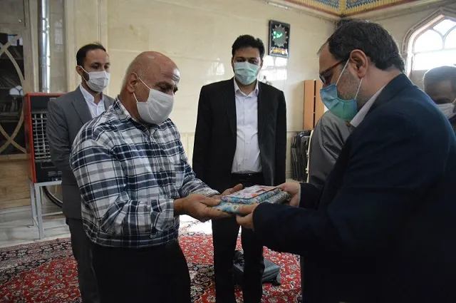 تجلیل نمایندگان تهران از خانواده 4 شهید/دغدغه خانواده شهدا، مشکلات مردم است