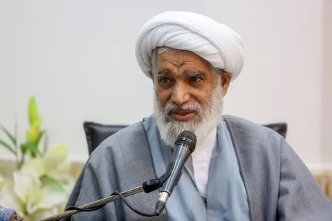 هرکس تریبون و رسانه‌ای در اختیار دارد باید برای رساندن پیام انقلاب اسلامی در سطح بین‌المللی استفاده کند