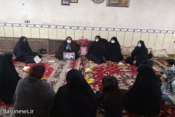 دیدار بسیجیان پایگاه حضرت معصومه(س) بهار با مادر شهیدان «عزیزی»