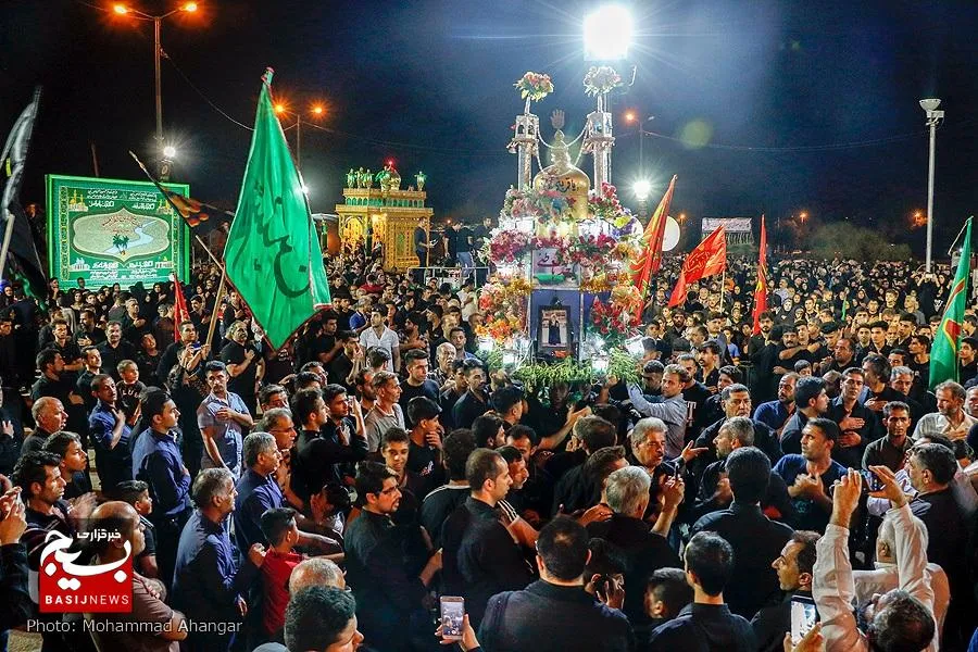 اهتزاز پرچم امام حسین (ع) در کهن شهر شوشتر