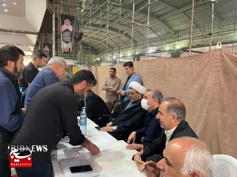 رسیدگی به مشکلات نمازگزاران در میز خدمت قضایی در مصلای اهواز