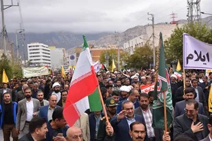 حضور تماشایی مردم ایلام در راهپیمایی ۱۳ آبان