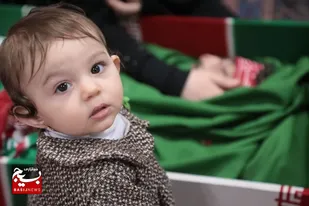 وداع کودک دوساله شهید بهروز واحدی به روایت تصویر