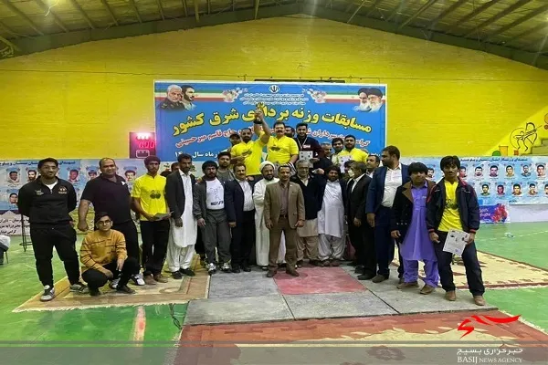 محمد امین راشکی مدال طلای وزن ١٠٣ کیلوی مسابقات وزنه برداری شرق کشور را کسب کرد