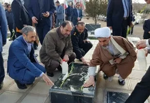 وحدت مردم رمز پیروزی و بقای انقلاب اسلامی است