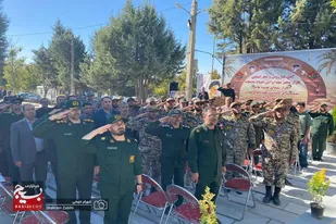 آیین عطرافشانی مزار مطهر شهدا بهشت هاجر ملایر به مناسبت هفته دفاع مقدس برگزار شد