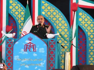امروز دشمن افسرده و پژمرده از تعقیب اهداف خود است