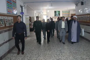 همراهی فرزندان شهیدان تا مدرسه