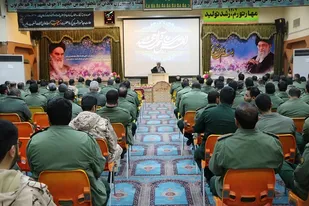 خداوند اولیاء و بندگان خاص خود را در بین مردم قرار داده، مواظب باشیم به کسی بی احترامی نکنیم.