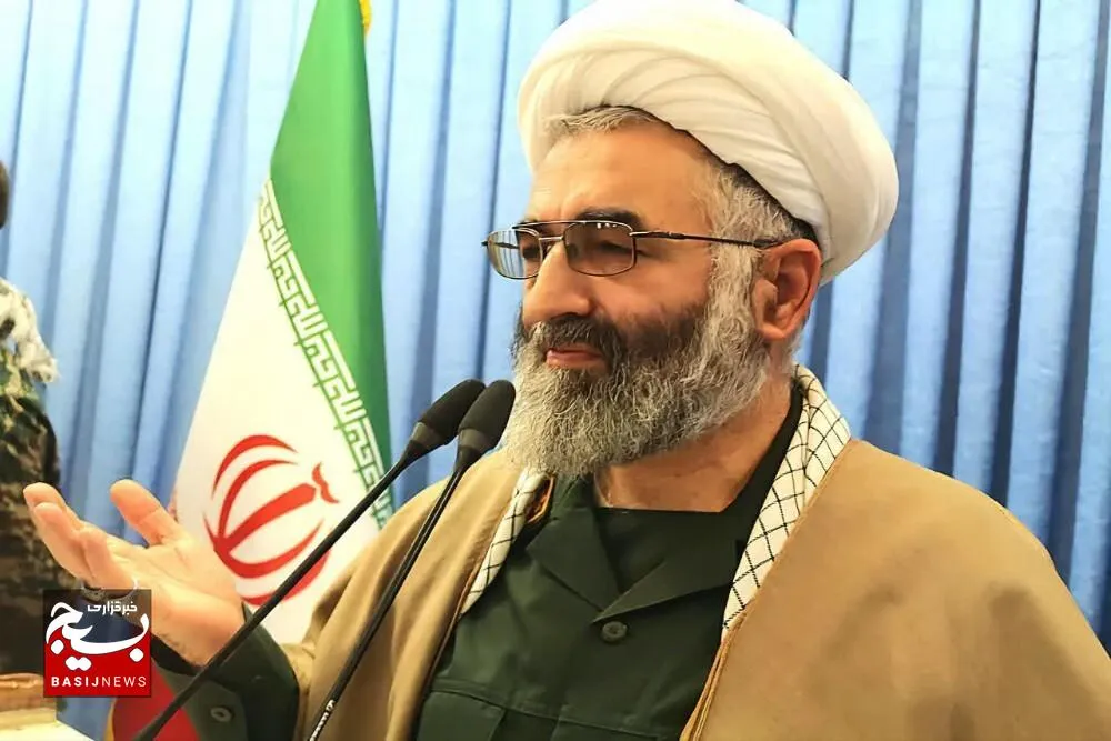 ارتش و سپاه نماد افتخار و استقامت انقلاب اسلامی هستند