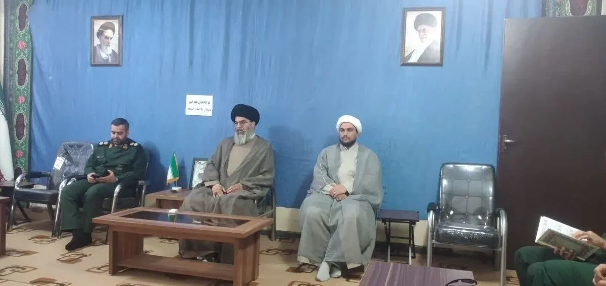دیدار فرمانده سپاه و پرسنل ناحیه مقاومت بسیج آغاجاری با امام جمعه بمناسبت هفته دفاع مقدس برگزار شد.