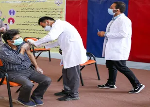 ۶۰ درصد فرهنگیان ایلامی واکسن کرونا تزریق کردند