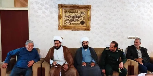 دیدار امام جمعه و مسئولان شهرستان بدره با خانواده شهید آبپر