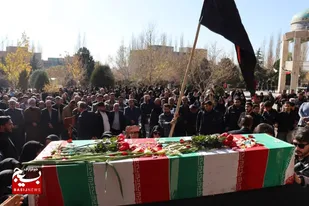 تشییع پیکر مطهر شهید گمنام در دانشگاه آزاد اسلامی کرج برگزار شد
