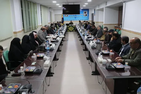 نشست صمیمی جمعی از هنرمندان استان مرکزی با سردار عمومهدی؛ فرمانده سپاه حضرت روح الله انجام شد