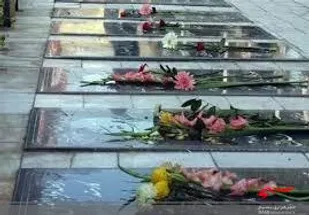 گلزار شهدای نطنز و شهدای گمنام عطرافشانی و گلباران شد